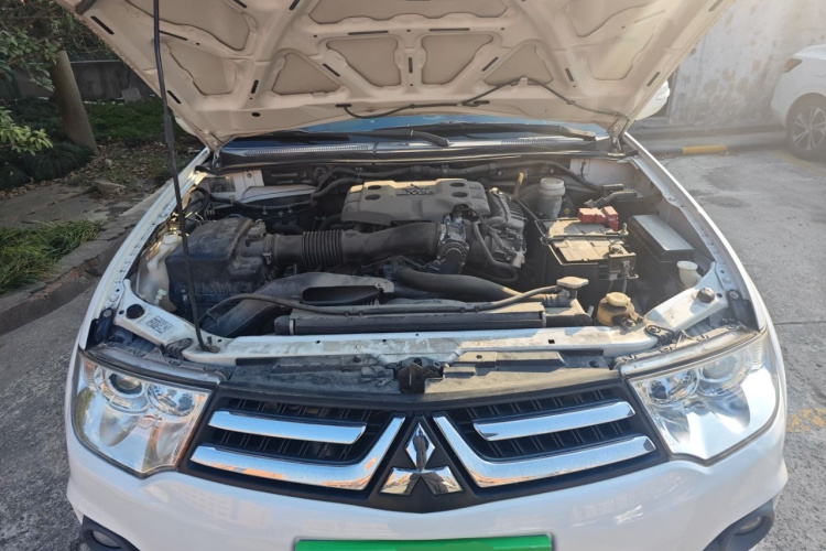 三菱 帕杰罗·劲畅 2013款 3.0L 自动两驱豪华版局部细节24