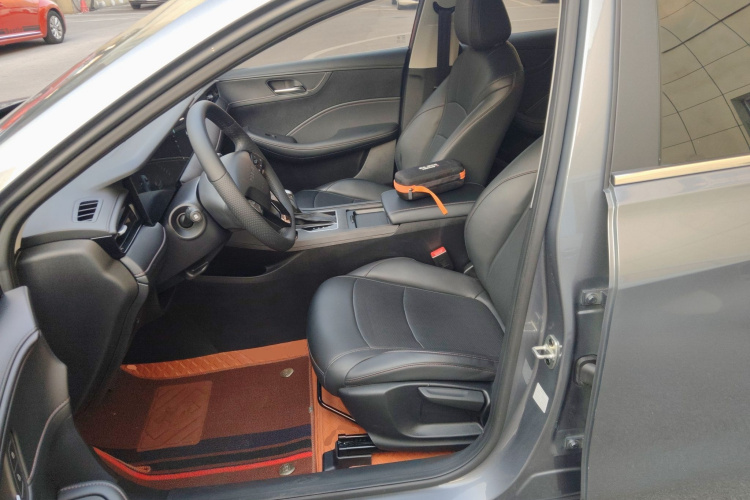 荣威i5 2023款 1.5L CVT尊荣版中控内饰19