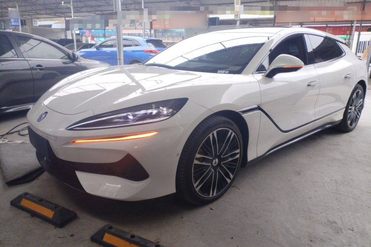 腾势Z9GT 2024款 1100四驱Ultra版车身外观1