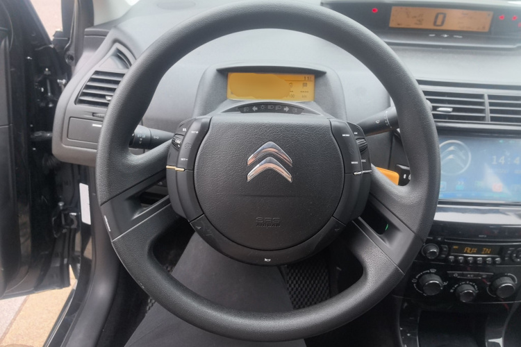 雪铁龙 世嘉 2013款 三厢 1.6L 手动品尚型中控内饰13