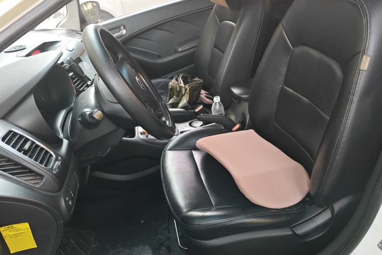 起亚K3 2015款 1.6L 自动GL中控内饰19