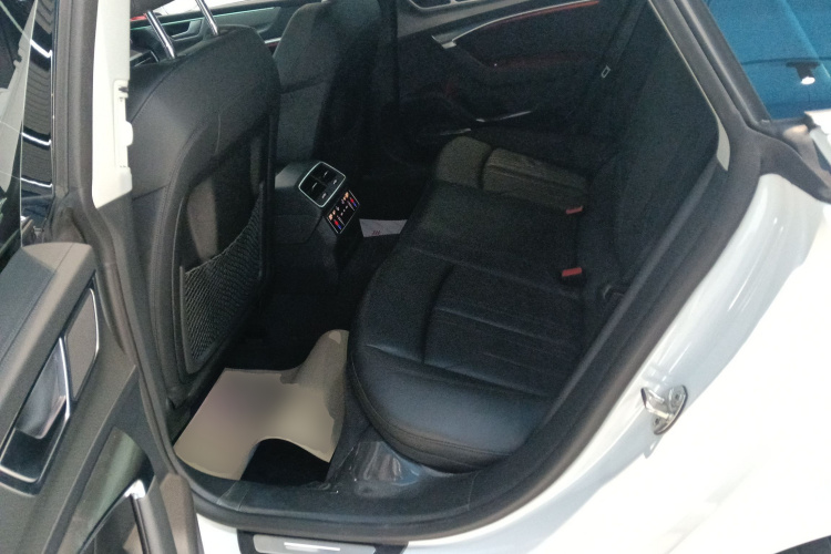 奥迪A7 2023款 45 TFSI 臻选型中控内饰7004