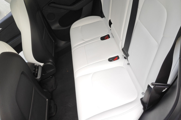 特斯拉 Model Y 2022款 长续航全轮驱动版中控内饰21