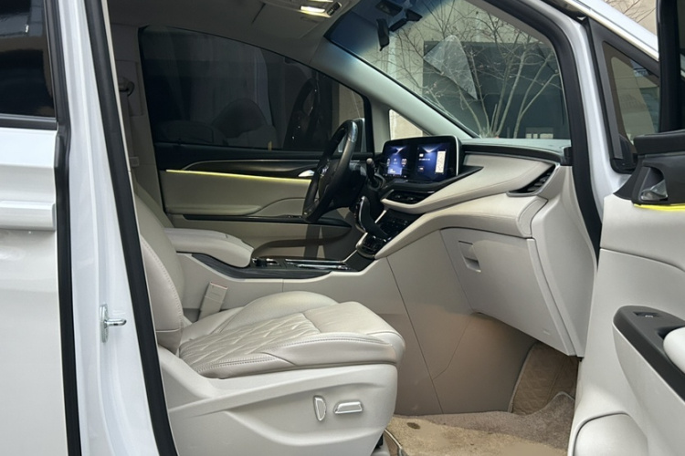 别克GL8 2023款 ES陆尊 舒适型中控内饰7008