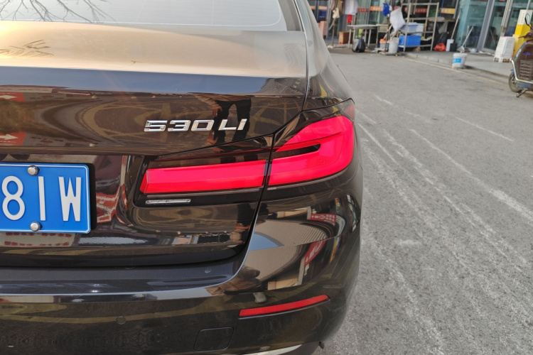 宝马5系 2023款 530Li 领先型 豪华套装车身外观9