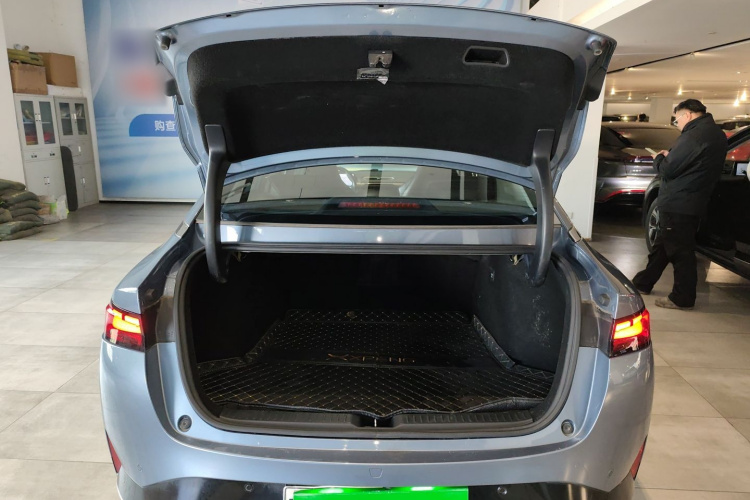 小鹏P5 2021款 460G+机舱底盘23