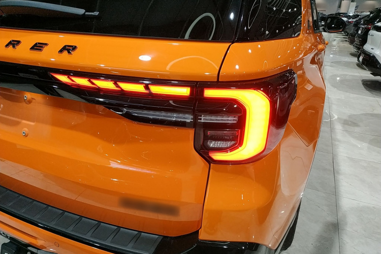 福特 探险者 2024款 2.3T EcoBoost 昆仑巅峰版 7座车身外观9