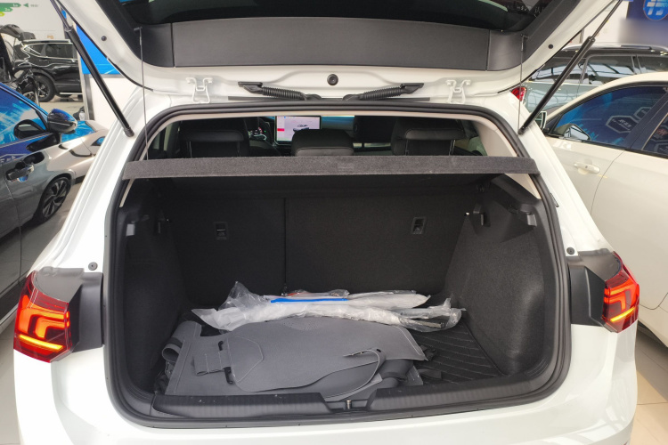 大众 高尔夫 2025款 300TSI Pro机舱底盘23