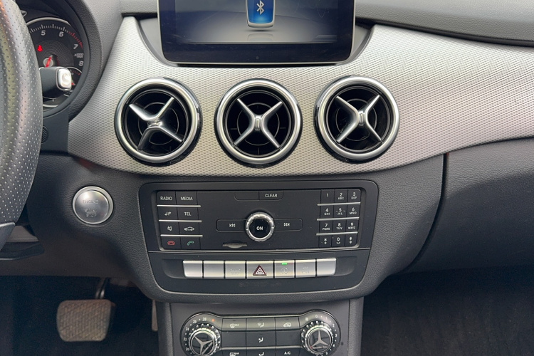 奔驰B级 2019款 B 200 动感型局部细节16