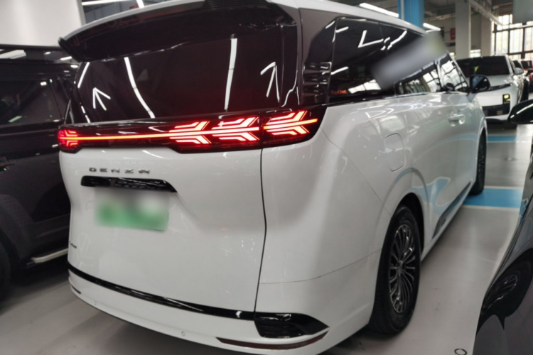 腾势D9 2022款 DM-i 970 四驱尊荣型车身外观7