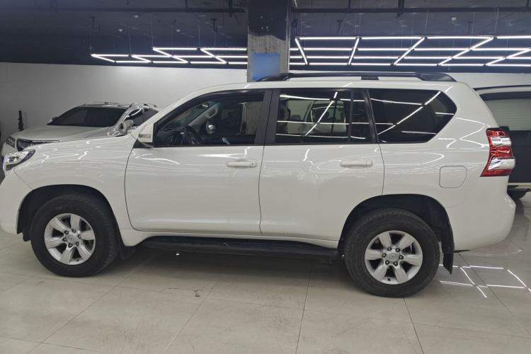 丰田 普拉多 2015款 2.7L 自动标准版车身外观4