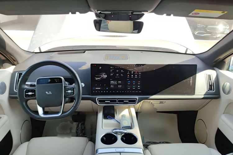 理想汽车 理想L9 2022款 Max中控内饰12