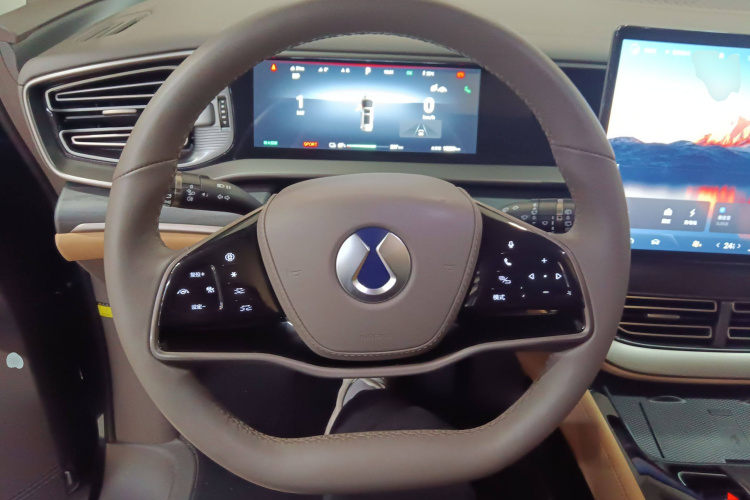 腾势D9 2022款 EV 600 四驱旗舰型中控内饰13