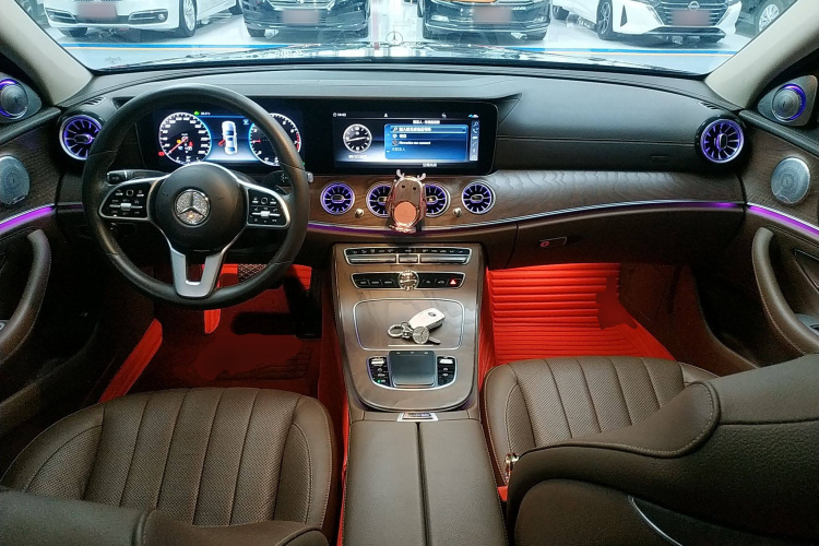 奔驰E级 2020款 改款 E 300 L 殊享版中控内饰7002
