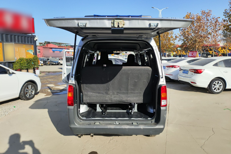 五菱汽车 五菱之光 2023款 1.5L 实用型 5/7座机舱底盘23