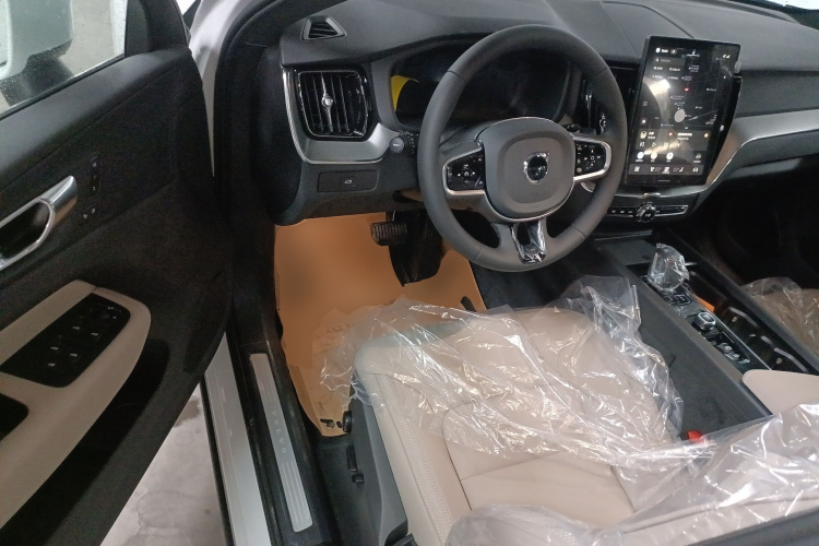 沃尔沃XC60 2026款 B5 四驱智逸豪华版中控内饰20