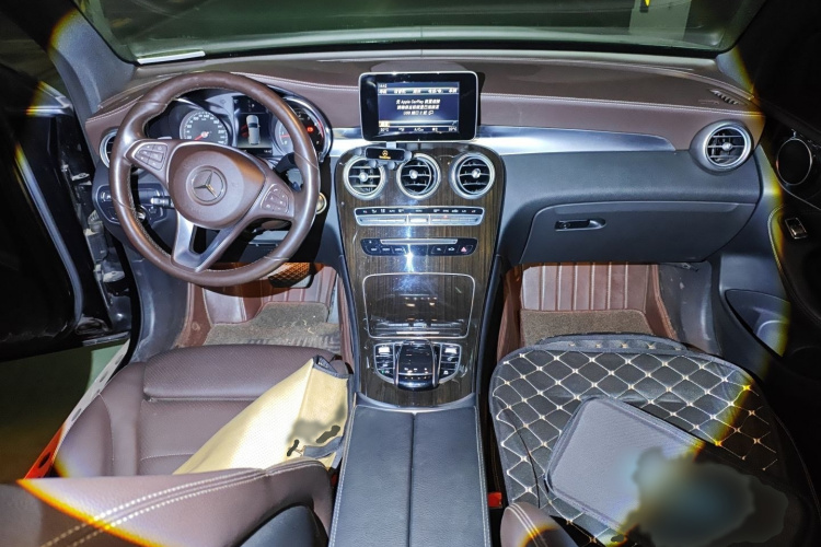 奔驰GLC 2018款 GLC 260 4MATIC 豪华型中控内饰7002