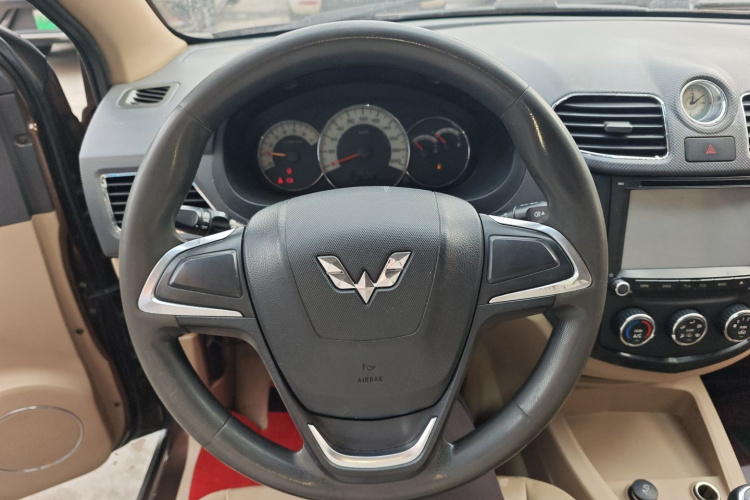 五菱汽车 五菱宏光 2013款 1.2L S舒适型国IV中控内饰13