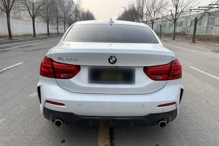 宝马1系 2022款 120i M运动版车身外观6004