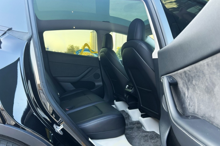 特斯拉 Model Y 2022款 后轮驱动版中控内饰7006