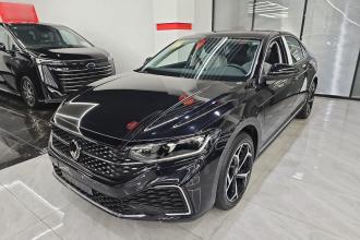 大众 帕萨特 2025款 出众款 330TSI 星空精英版