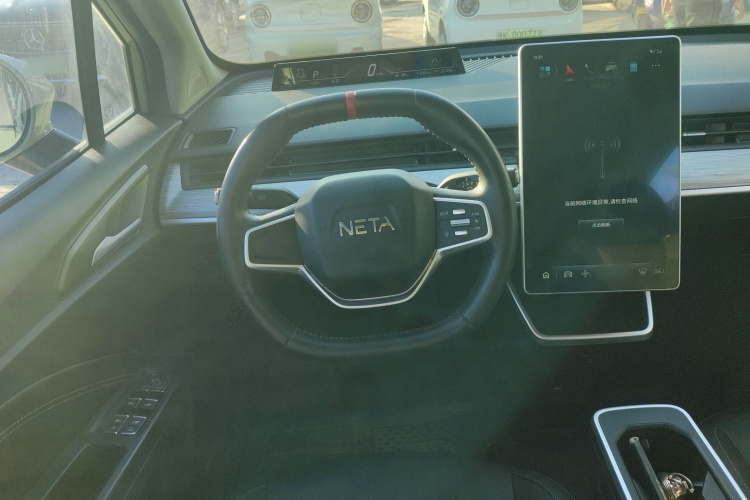 哪吒汽车 哪吒V 2022款 潮 300 Lite 三元锂局部细节13