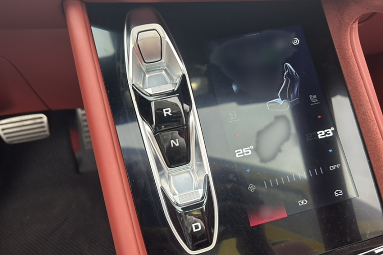 名爵 MG Cyberster 2024款 520km 传奇四驱版中控内饰7009