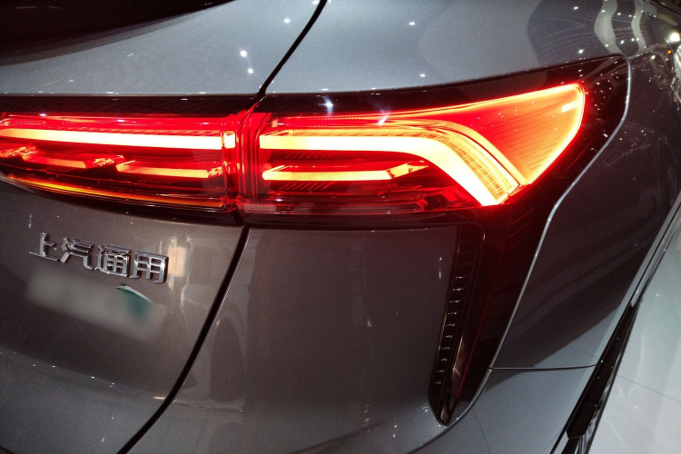 别克E4 2023款 GS版车身外观9