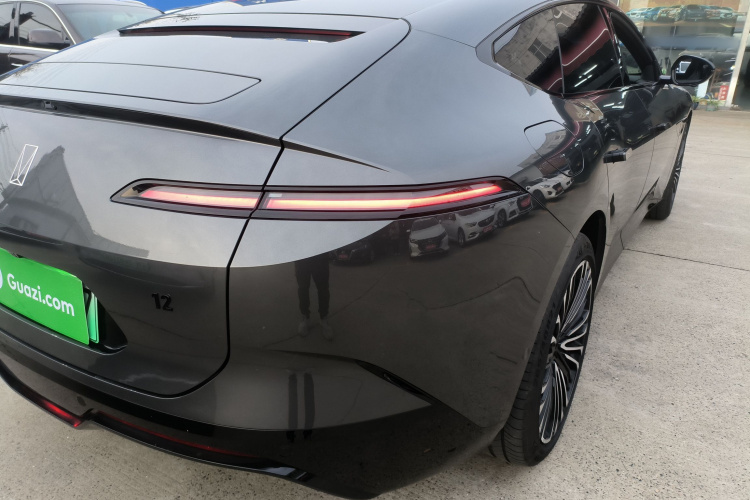 阿维塔12 2025款 Ultra增程版车身外观6006