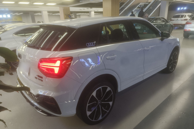 奥迪Q2L 2024款 35TFSI 豪华动感型车身外观7