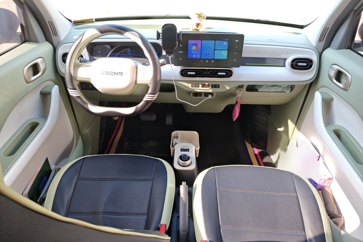 吉利银河 2025款 210km 熊猫骑士中控内饰7002