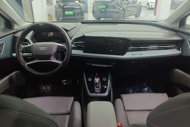 奥迪Q5 e-tron 2022款 40 e-tron 星耀型 锦衣套装中控内饰7002