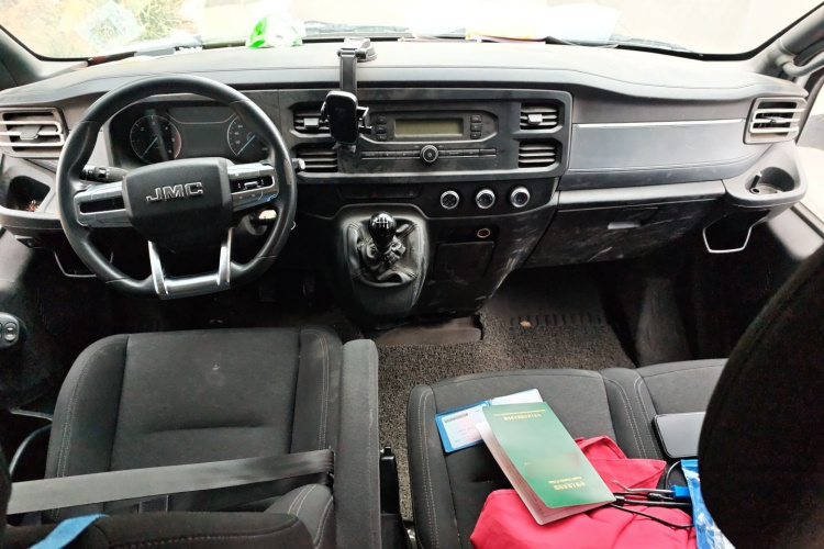 江铃福顺 2023款 2.0T 手动短轴中顶商运型多功能乘用车5座中控内饰12