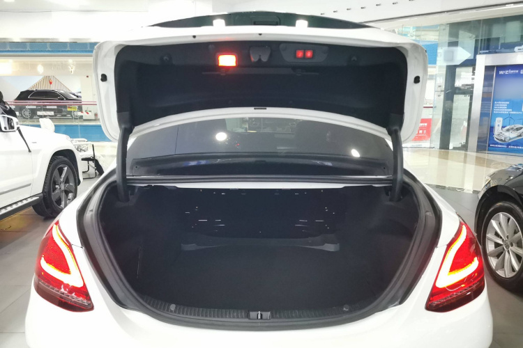 奔驰C级 2019款 C 180 L 时尚型运动版机舱底盘23