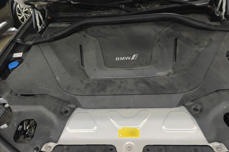 宝马iX3 2022款 创领型机舱底盘24