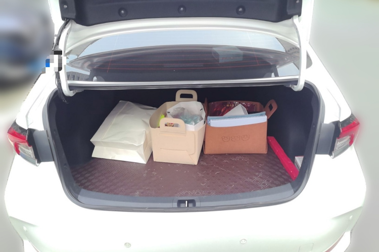 丰田 卡罗拉 2023款 1.8L 智能电混双擎 精英版中控内饰23