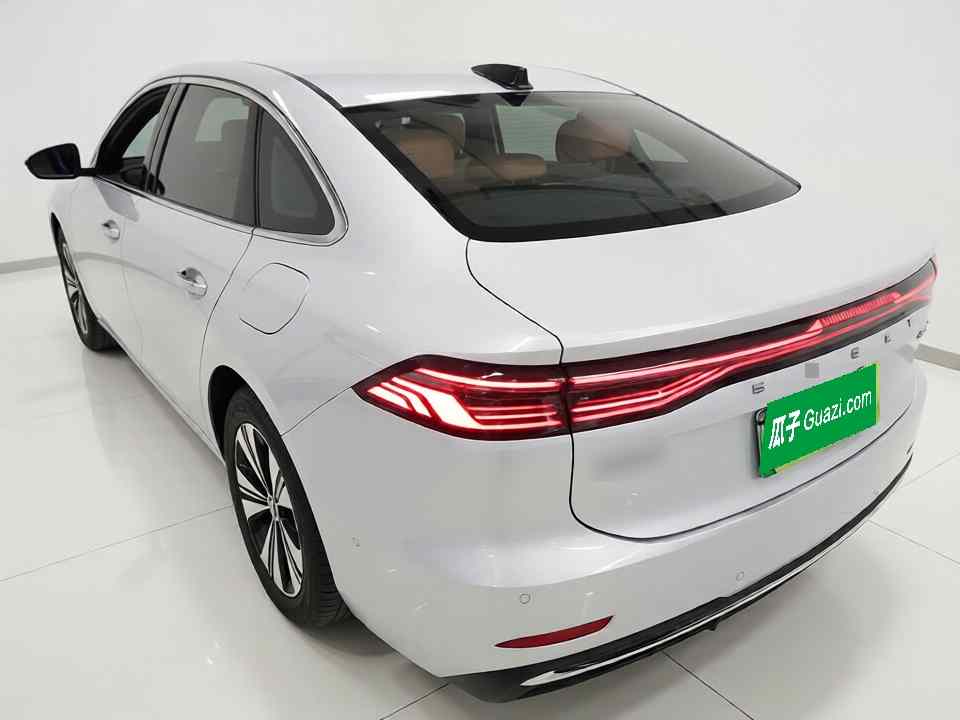 吉利银河 银河A7 2025款 EM-i 150km 探索+版(3)
