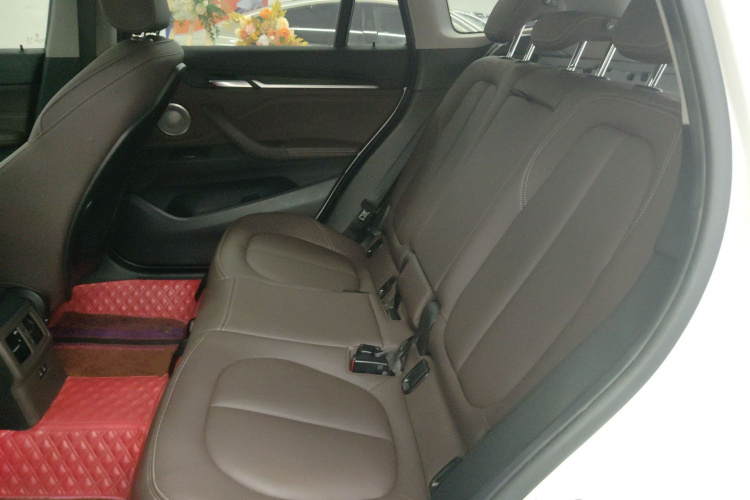 宝马X1 2022款 改款 xDrive25Li 尊享型中控内饰21