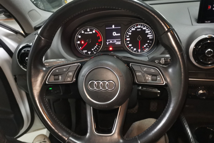 奥迪A3 2018款 30周年年型 Limousine 35 TFSI 时尚型中控内饰13