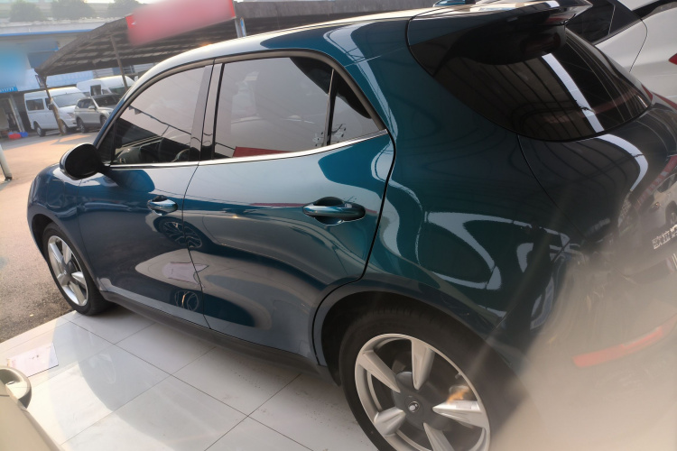 欧拉好猫 2023款 401km标准续航 尊贵型 磷酸铁锂车身外观4