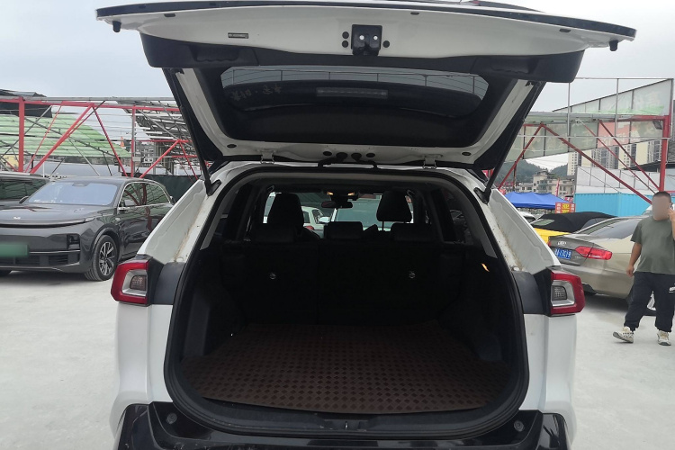 丰田 威兰达新能源 2021款 高性能版 2.5L 四驱劲擎版机舱底盘23