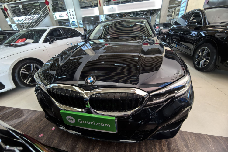 宝马3系 2022款 改款 325i M运动套装车身外观2