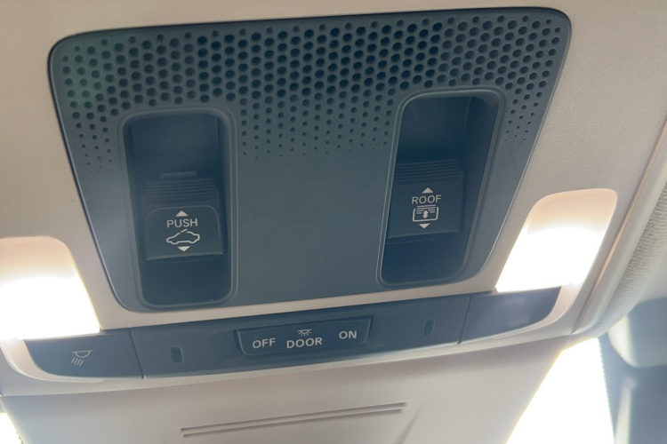 本田 思域 2022款 240TURBO CVT劲控版局部细节9007