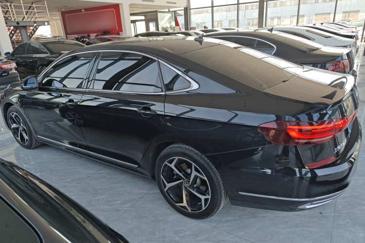 大众 帕萨特 2025款 出众款 380TSI 星空龙腾版车身外观4