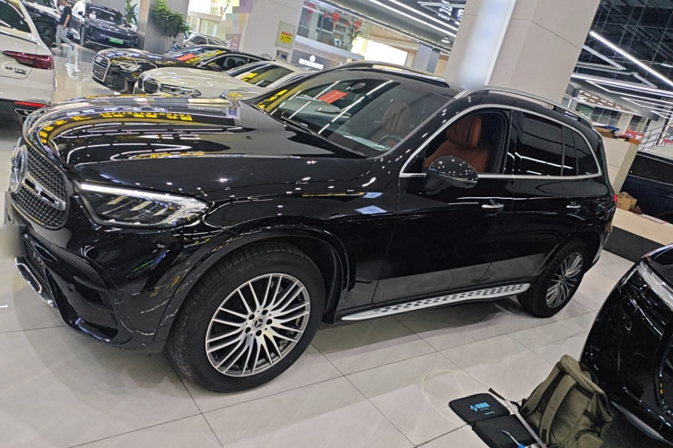 奔驰GLC 2023款 GLC 300 L 4MATIC 动感型 5座车身外观4