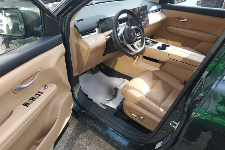 蓝电E5 PLUS 2025款 120km 标准续航版 7座中控内饰20