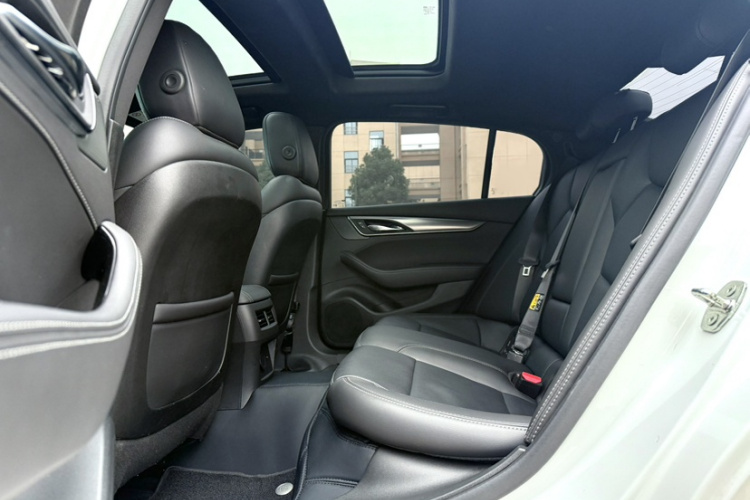 凯迪拉克CT5 2024款 28T 豪华型Pro中控内饰7008