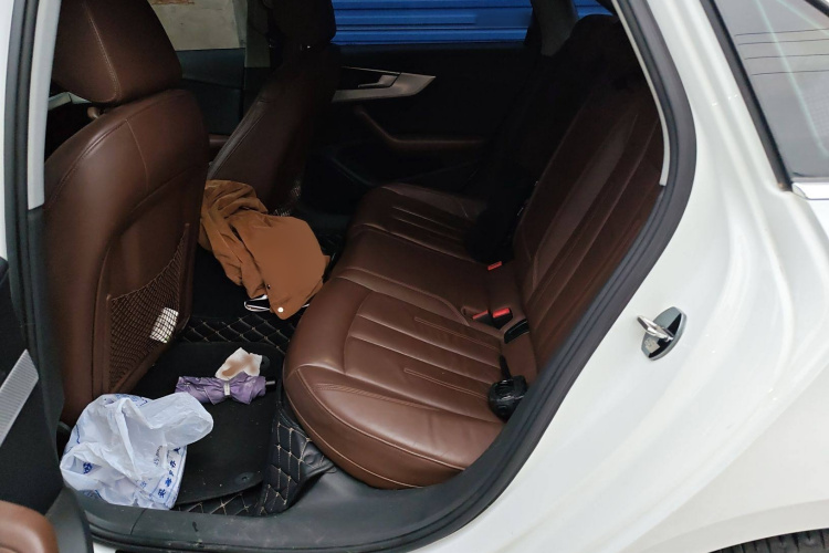 奥迪A4L 2018款 30周年年型 40 TFSI 时尚型中控内饰7004