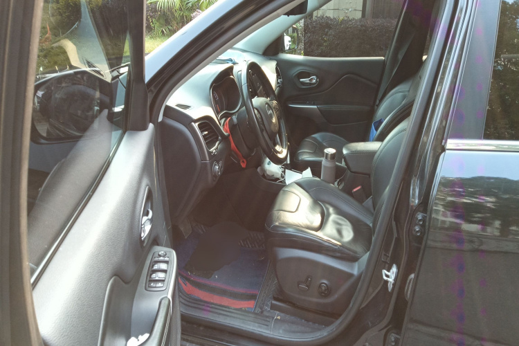 Jeep 自由光 2019款 2.0T 两驱智享版 国VI中控内饰20