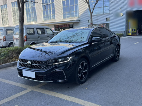 大众 帕萨特 2025款 出众款 330TSI 星空精英版